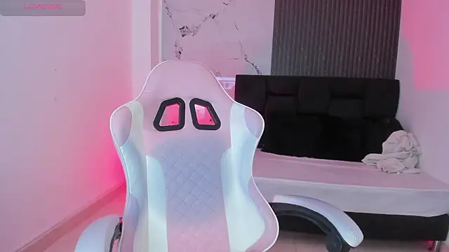 Snapshot of chloesagee chatting on 03.04.26 chloesagee online show from 03.04.26