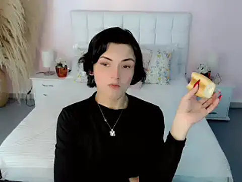 nathalialoes1 online show from 10.12.25