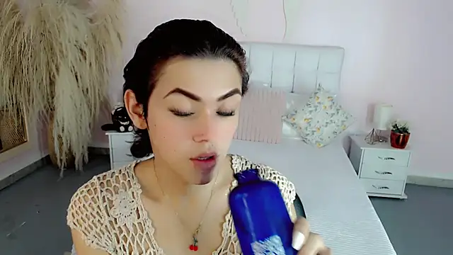 nathalialoes1 online show from 12.21.25