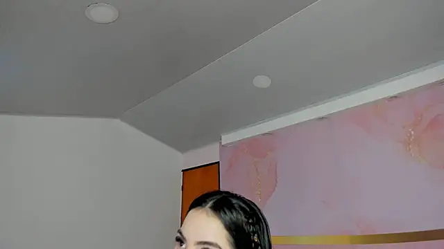 Snapshot of milk_candy18 chatting on 09.18.25 milk candy18 online show from 09.18.25