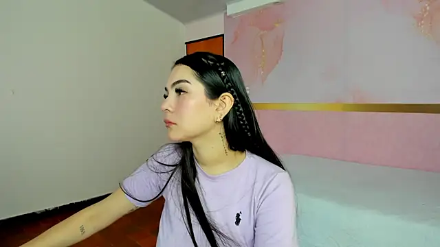 Snapshot of milk_candy18 chatting on 09.19.25 milk candy18 online show from 09.19.25