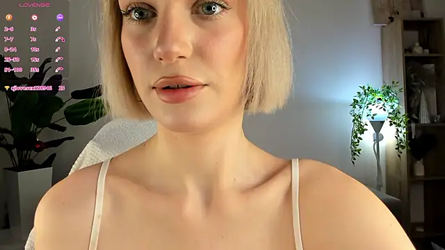 Ice Strawberry online show from 01.19.26