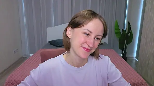 LuluChiiii online show from 10.08.25