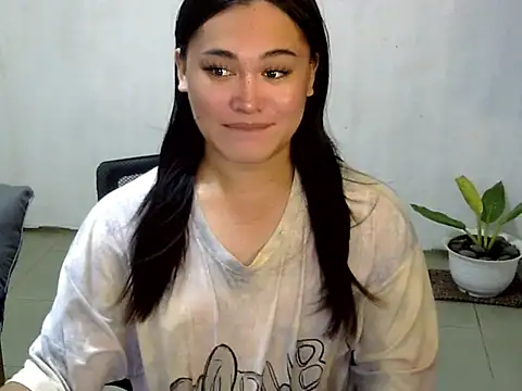 Snapshot of Annierose_ts chatting on 10.28.25 Annierose ts online show from 10.28.25