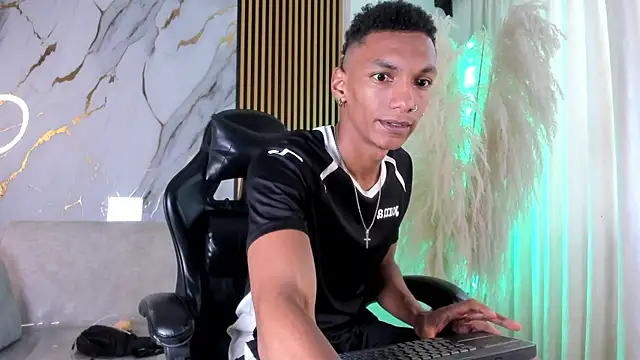 Snapshot of JulienSaint chatting on 07.19.26 JulienSaint online show from 07.19.26
