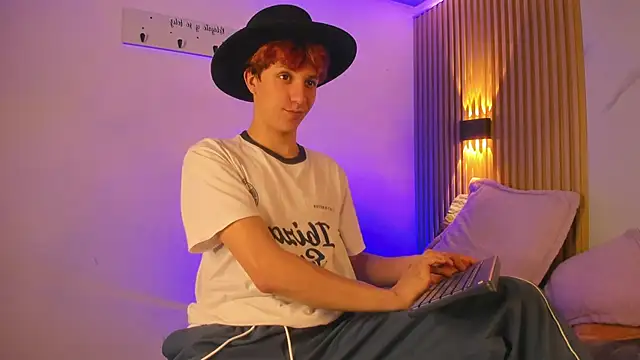 Snapshot of IM_DAREN chatting on 04.14.26 IM DAREN online show from 04.14.26