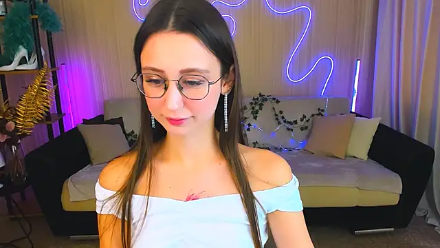 YourLovellyStory online show from 09.20.25