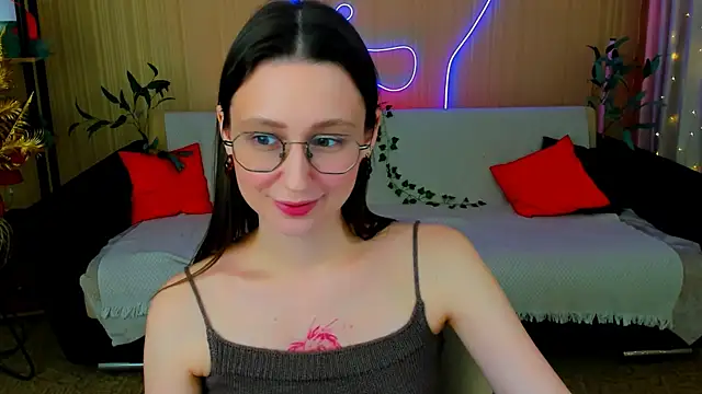 YourLovellyStory online show from 04.03.26