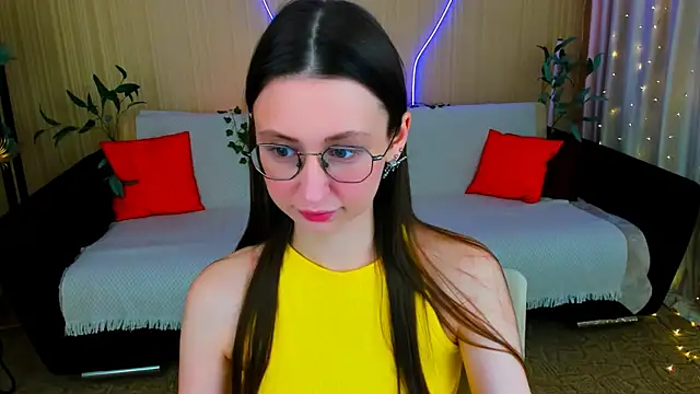 YourLovellyStory online show from 04.05.26