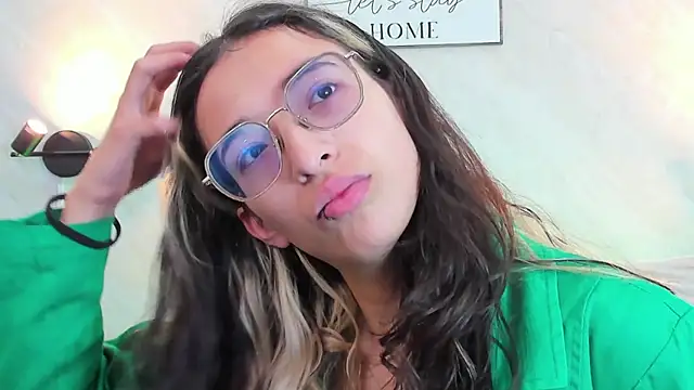 Emilia Bons online show from 09.29.25