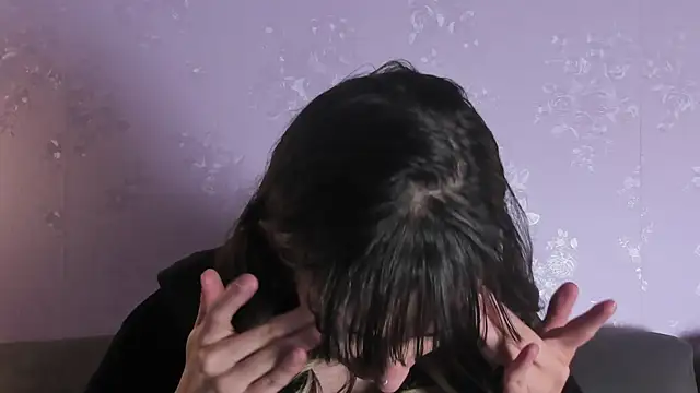 Emilia Bons online show from 04.14.26