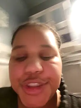 Snapshot of chocolate_bella chatting on 02.01.26 chocolate bella online show from 02.01.26