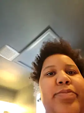 Snapshot of chocolate_bella chatting on 02.13.26 chocolate bella online show from 02.13.26