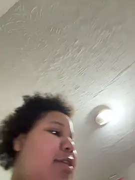 Snapshot of chocolate_bella chatting on 02.27.26 chocolate bella online show from 02.27.26