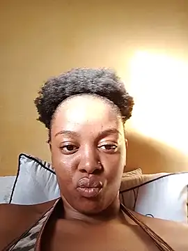 Snapshot of peachy_poosie chatting on 05.18.26 peachy poosie online show from 05.18.26