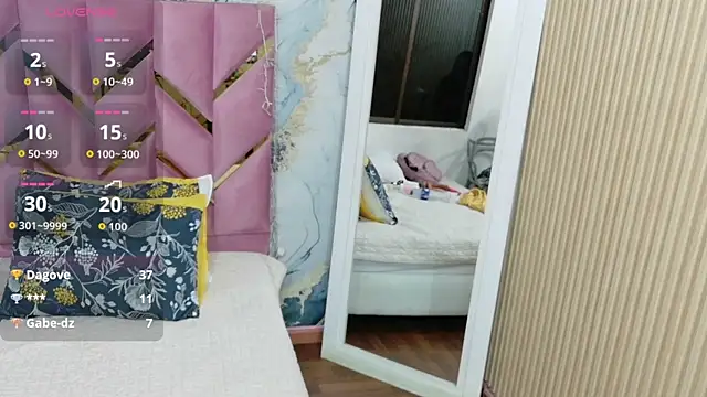 curvybrunnett online show from 10.21.25