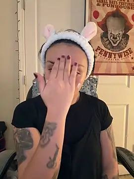 Snapshot of CharmingMaddie chatting on 03.04.26 CharmingMaddie online show from 03.04.26