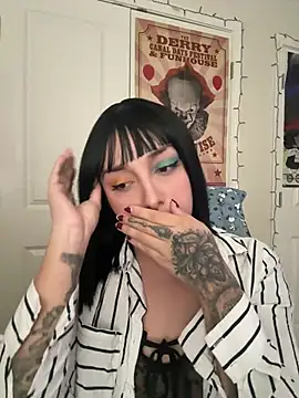 Snapshot of CharmingMaddie chatting on 03.05.26 CharmingMaddie online show from 03.05.26