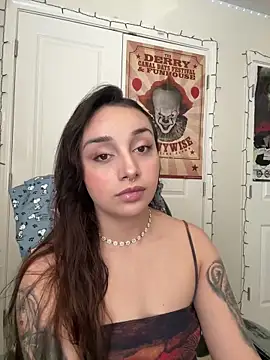 Snapshot of CharmingMaddie chatting on 03.20.26 CharmingMaddie online show from 03.20.26