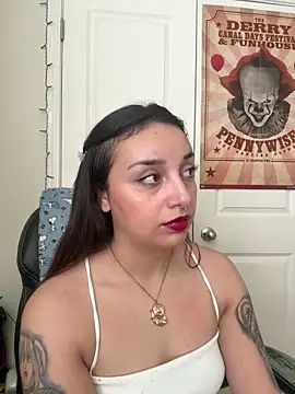 Snapshot of CharmingMaddie chatting on 03.25.26 CharmingMaddie online show from 03.25.26