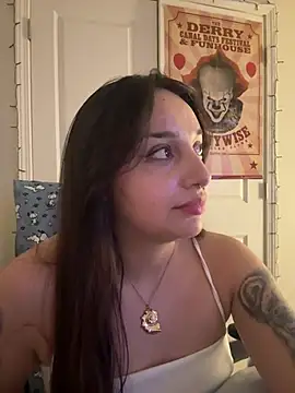 Snapshot of CharmingMaddie chatting on 03.26.26 CharmingMaddie online show from 03.26.26