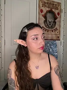 Snapshot of CharmingMaddie chatting on 03.28.26 CharmingMaddie online show from 03.28.26