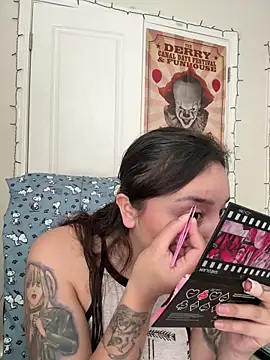 Snapshot of CharmingMaddie chatting on 04.05.26 CharmingMaddie online show from 04.05.26