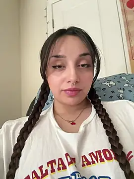 Snapshot of CharmingMaddie chatting on 04.07.26 CharmingMaddie online show from 04.07.26