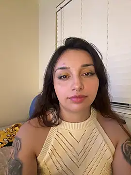 Snapshot of CharmingMaddie chatting on 04.09.26 CharmingMaddie online show from 04.09.26