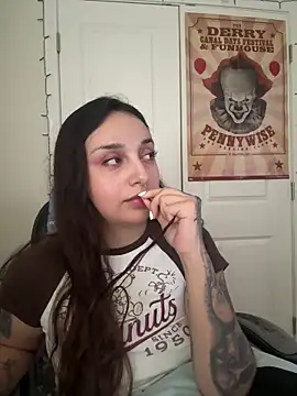 Snapshot of CharmingMaddie chatting on 04.15.26 CharmingMaddie online show from 04.15.26