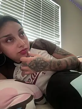 Snapshot of CharmingMaddie chatting on 04.15.26 CharmingMaddie online show from 04.15.26