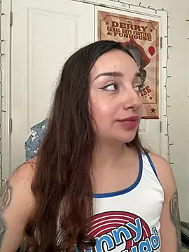 Snapshot of CharmingMaddie chatting on 04.17.26 CharmingMaddie online show from 04.17.26