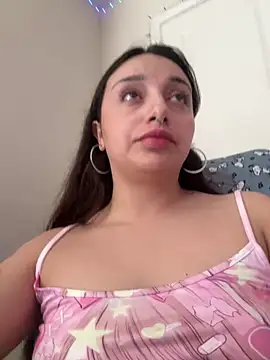 Snapshot of CharmingMaddie chatting on 04.18.26 CharmingMaddie online show from 04.18.26
