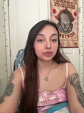 Snapshot of CharmingMaddie chatting on 04.19.26 CharmingMaddie online show from 04.19.26