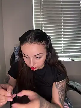 Snapshot of CharmingMaddie chatting on 04.27.26 CharmingMaddie online show from 04.27.26