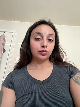 Snapshot of CharmingMaddie chatting on 05.17.26 CharmingMaddie online show from 05.17.26
