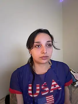 Snapshot of CharmingMaddie chatting on 05.18.26 CharmingMaddie online show from 05.18.26
