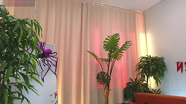 Snapshot of AliciaMellow chatting on 10.27.25 AliciaMellow online show from 10.27.25