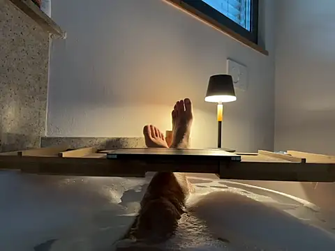 Snapshot of german9inch chatting on 12.29.24 german9inch online show from 12.29.24