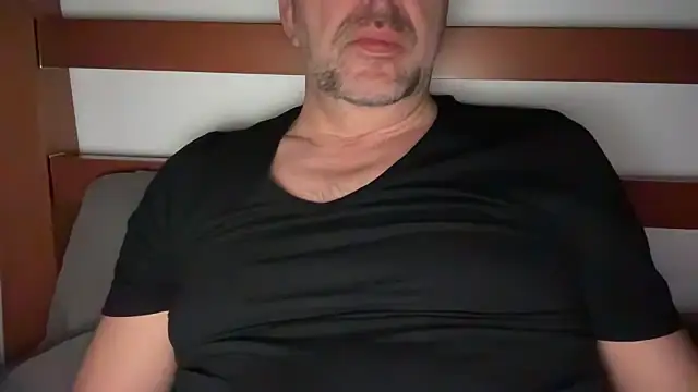 Snapshot of german9inch chatting on 02.01.25 german9inch online show from 02.01.25