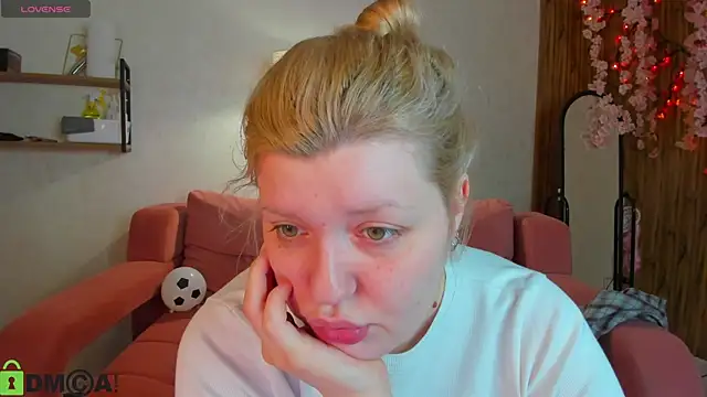 Snapshot of Michele_Greenn chatting on 06.14.26 Michele Greenn online show from 06.14.26