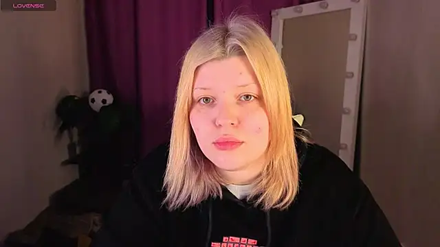 Snapshot of Michele_Greenn chatting on 06.22.26 Michele Greenn online show from 06.22.26