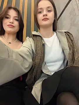 KittyQueeny online show from 11.05.25