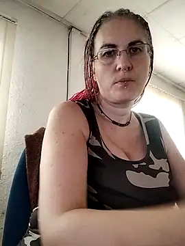 Snapshot of est_82 chatting on 09.15.25 est 82 online show from 09.15.25