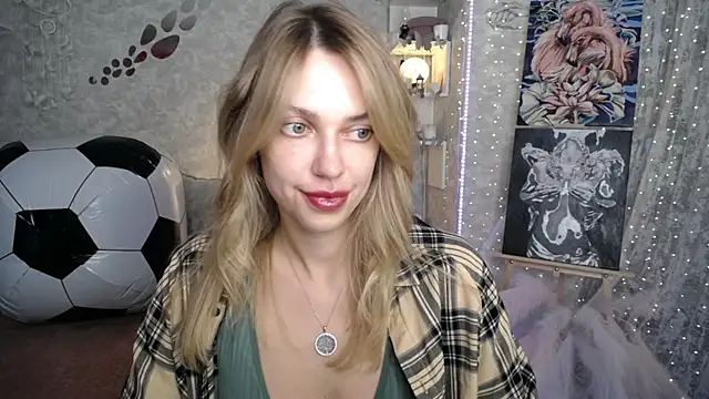 Snapshot of NickyAdamidi chatting on 06.19.26 NickyAdamidi online show from 06.19.26