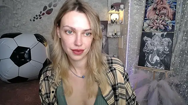 Snapshot of NickyAdamidi chatting on 06.25.26 NickyAdamidi online show from 06.25.26