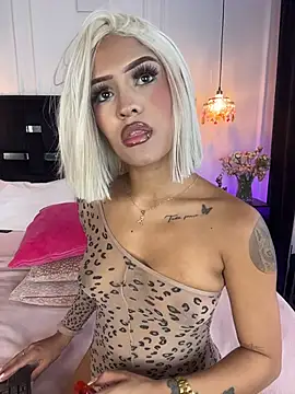 Snapshot of MystiqueXXX chatting on 03.19.26 MystiqueXXX online show from 03.19.26