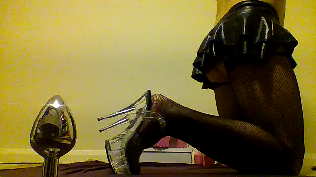 Snapshot of unforgettable_dirty_slut chatting on 10.28.25 unforgettable dirty slut online show from 10.28.25