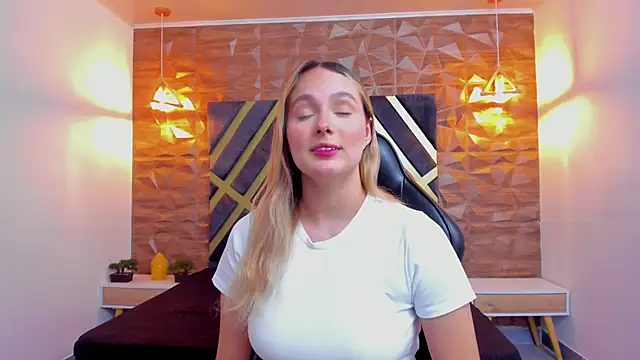 Emmaa white  online show from 03.13.26