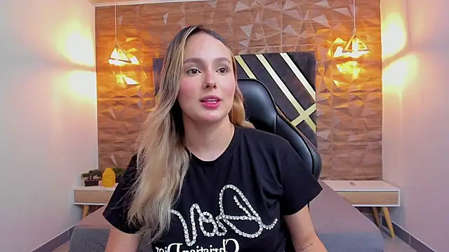 Emmaa white  online show from 04.10.26